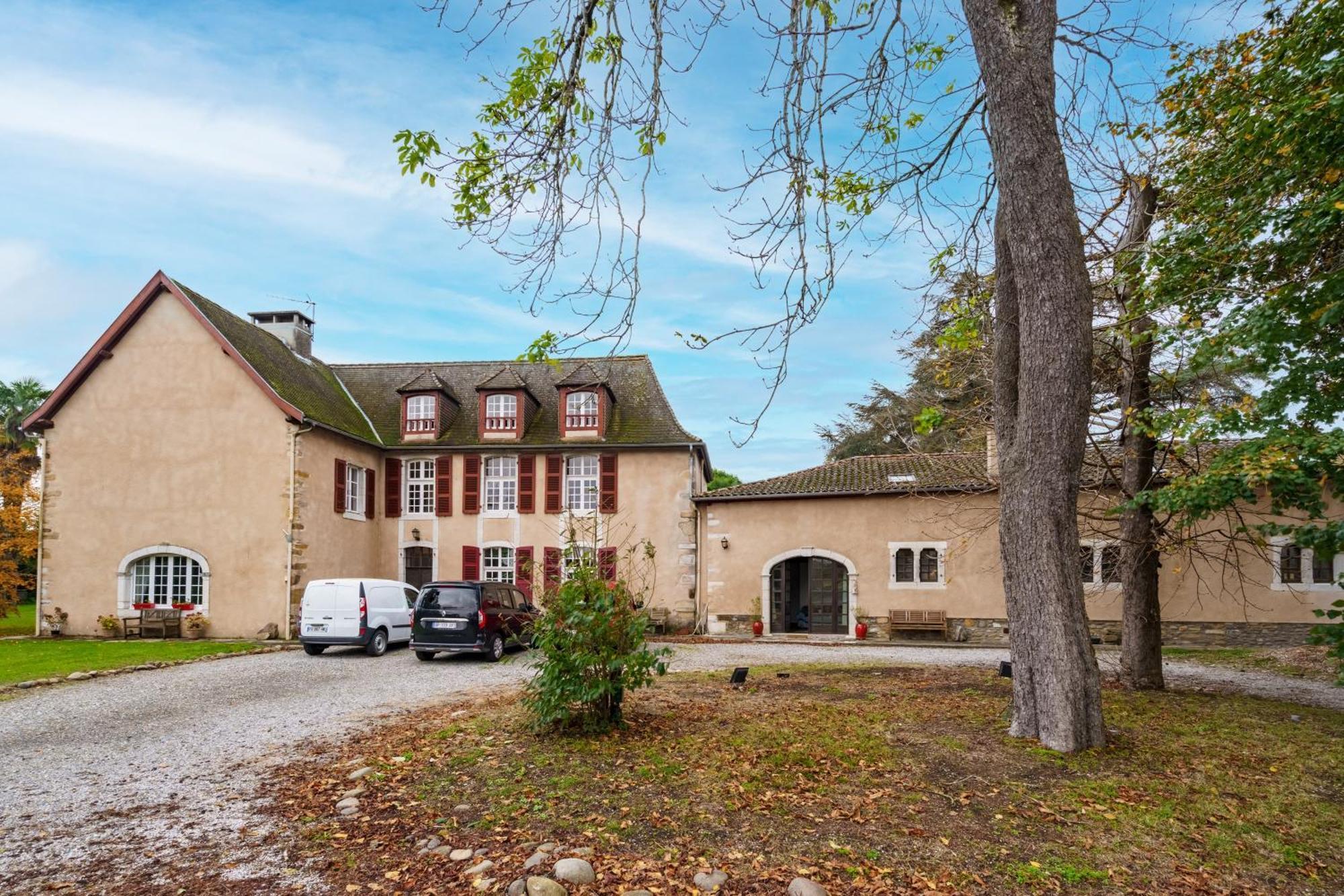 The Coach House - Avec Piscine Partagee Villa Osserain-Rivareyte Exterior foto